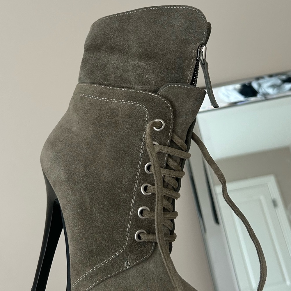 Vintage 2016 Giuseppe Combat Suede Stiletto Zip Platform Ankle Booties
